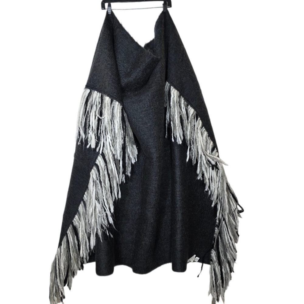 Merben Inc. handwoven Fringed hesther Black and White Throw Blanket